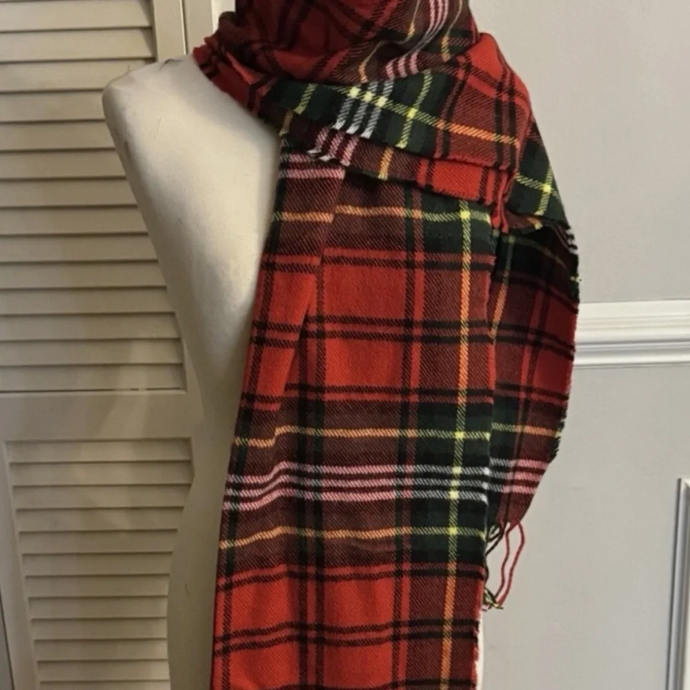 NWT Steve Madden Women’s Oversized Red Plaid Scarf Gifts Stocking Stuffer Warm‎